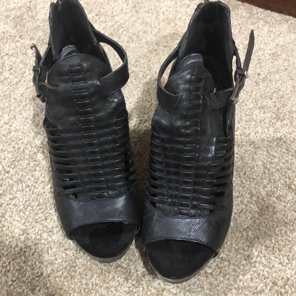 BCBG Generation Peep Toe